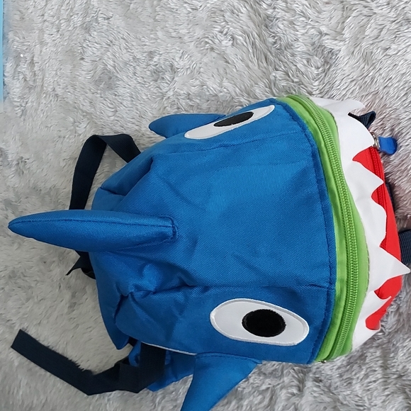 Baby Shark 🦈doo doo doo doo doo doo🦈 Backpack & Swim Cap - Picture 5 of 7
